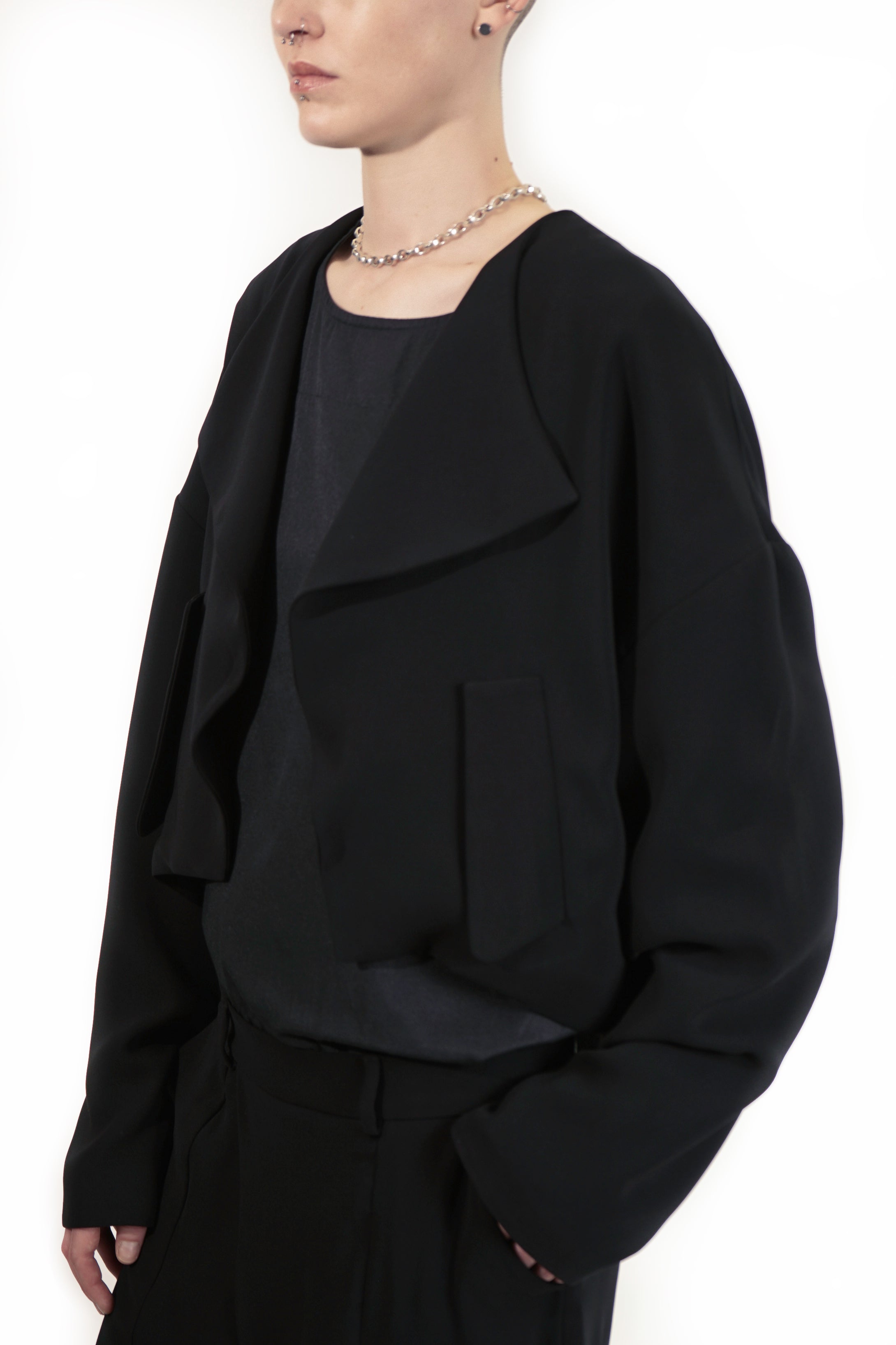 GT72 Cropped Minimalist Blazer – Black | Adddress