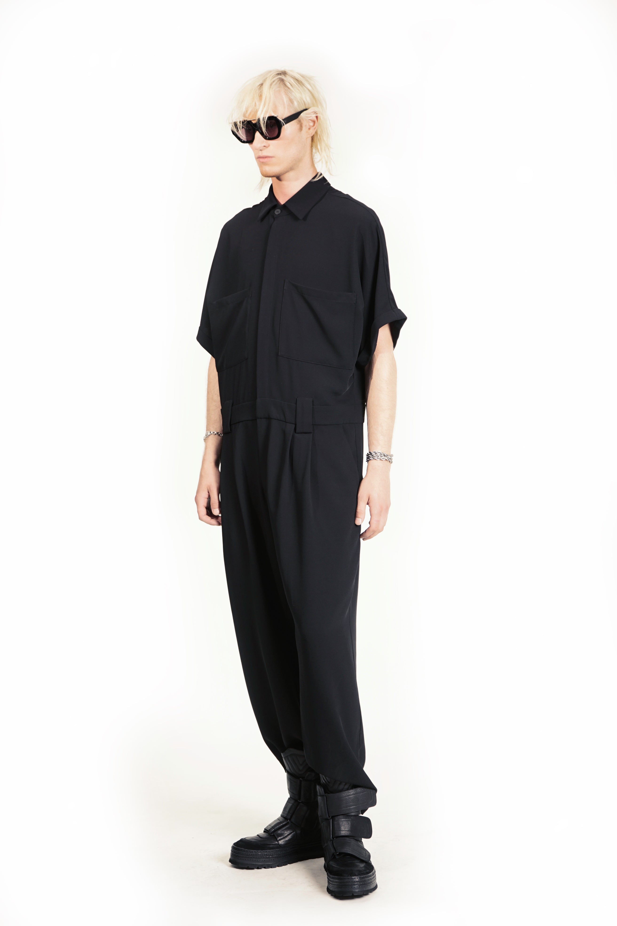 One-piece jumpsuit with breast pockets and waist pleats