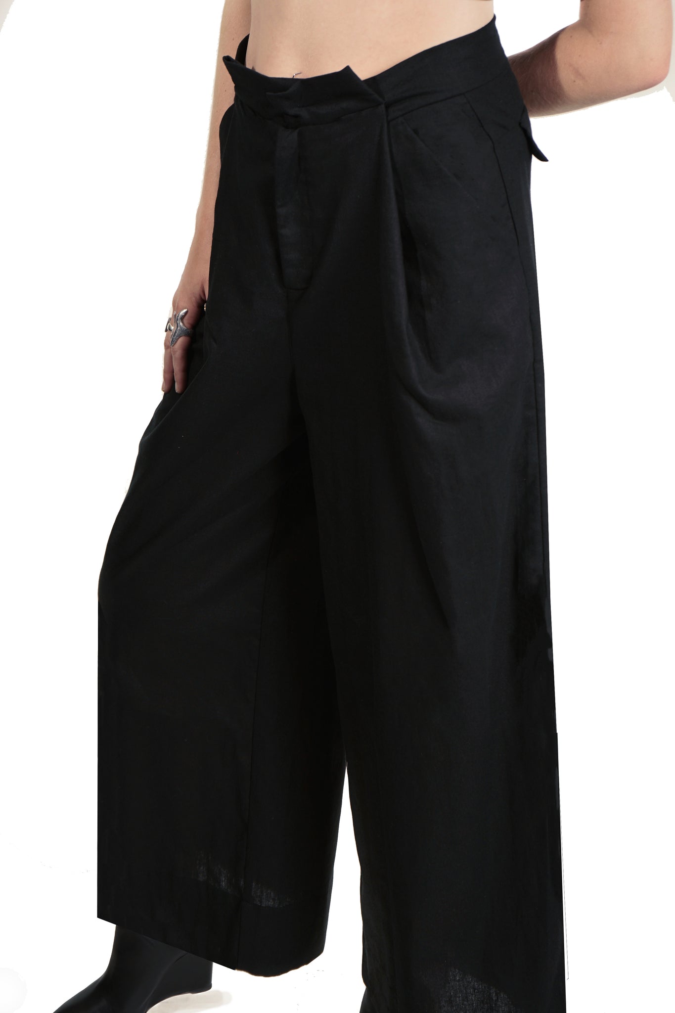 P152B Pleated Waist Pants
