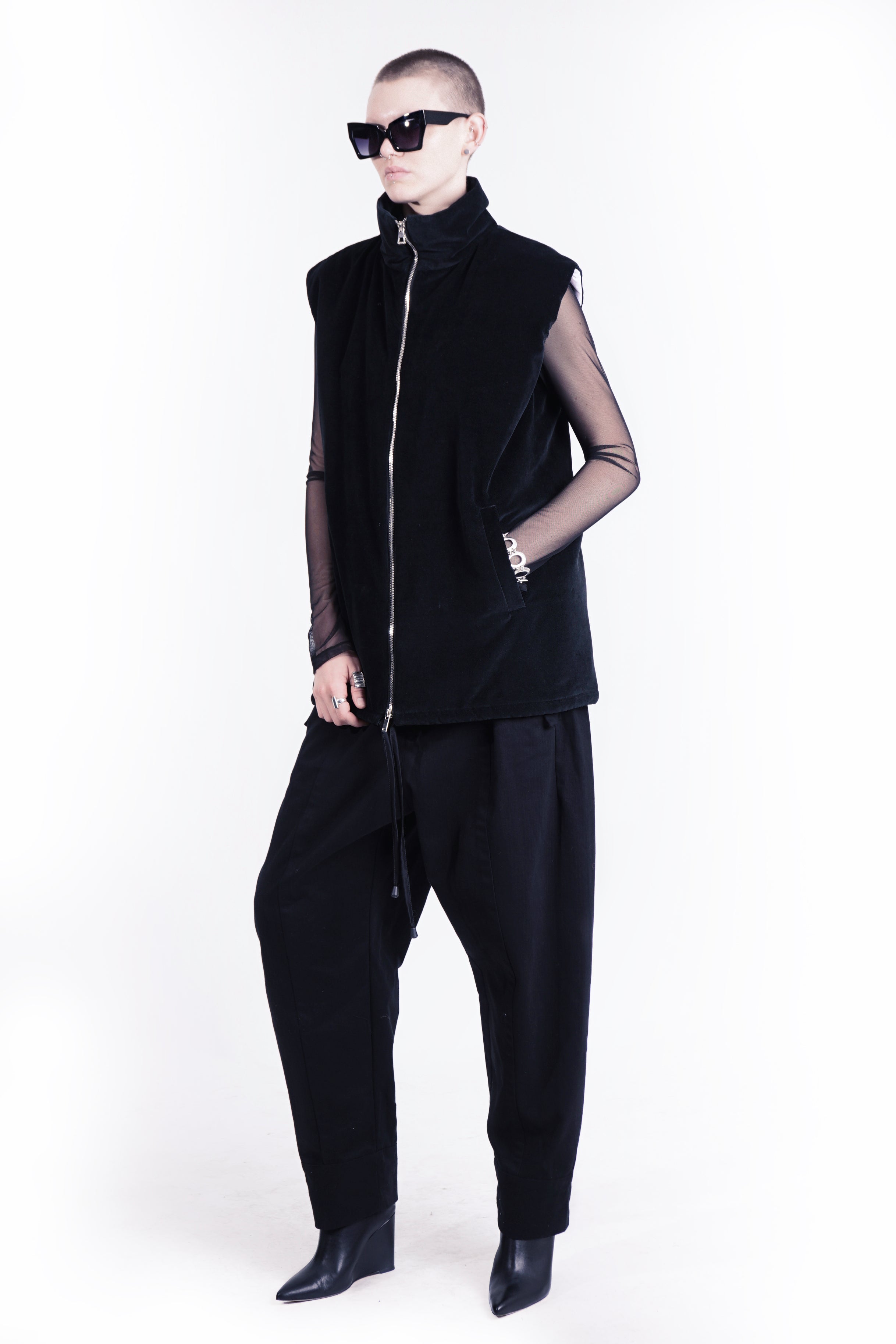 Relaxed barrel trousers with cuffed hems and centre seam