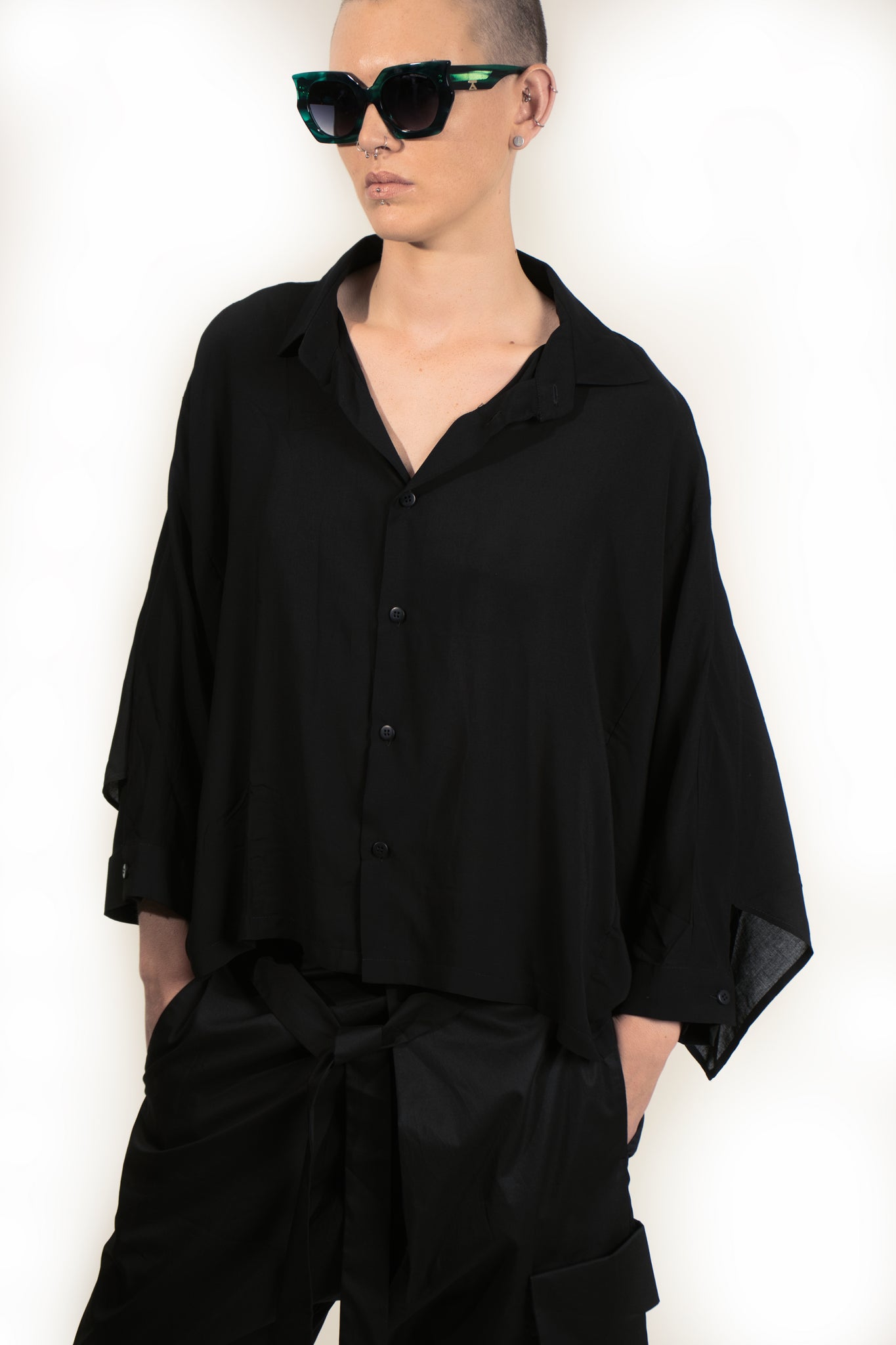 B62E Oversized Back Flap Blouse Midi Sleeve