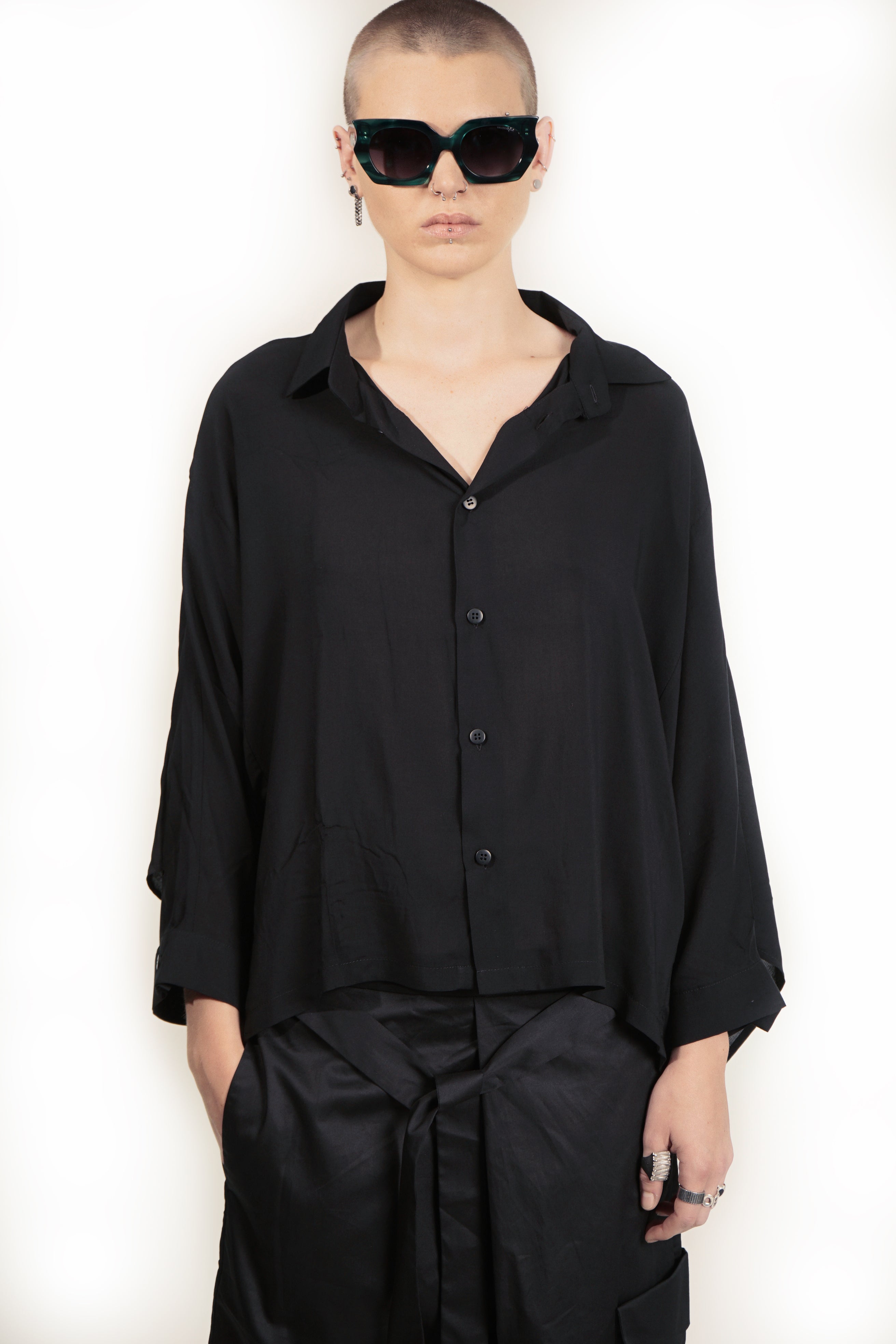 B62E Oversized Back Flap Blouse Midi Sleeve-Black | Adddress