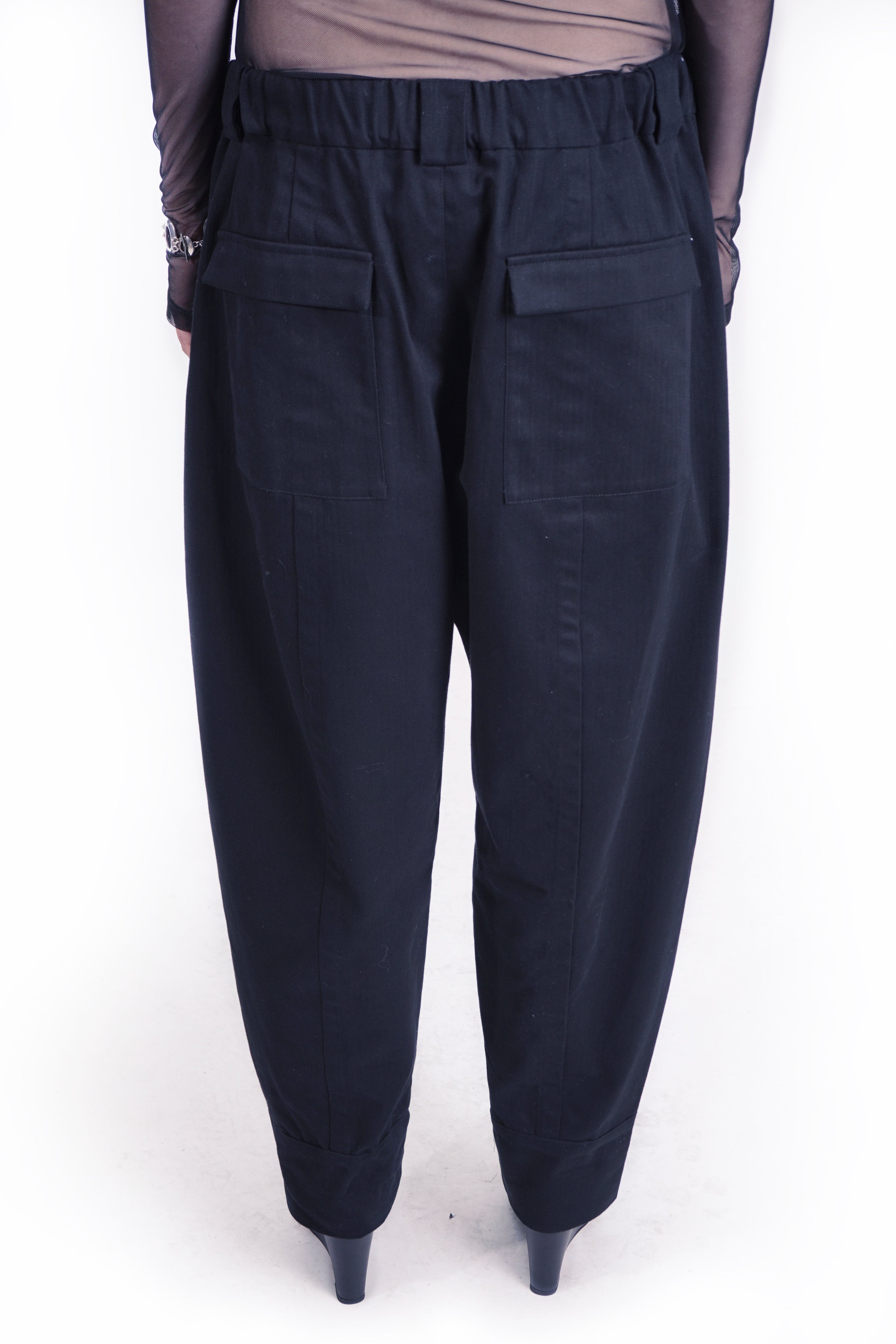 Back view of relaxed balloon trousers with rear pockets
