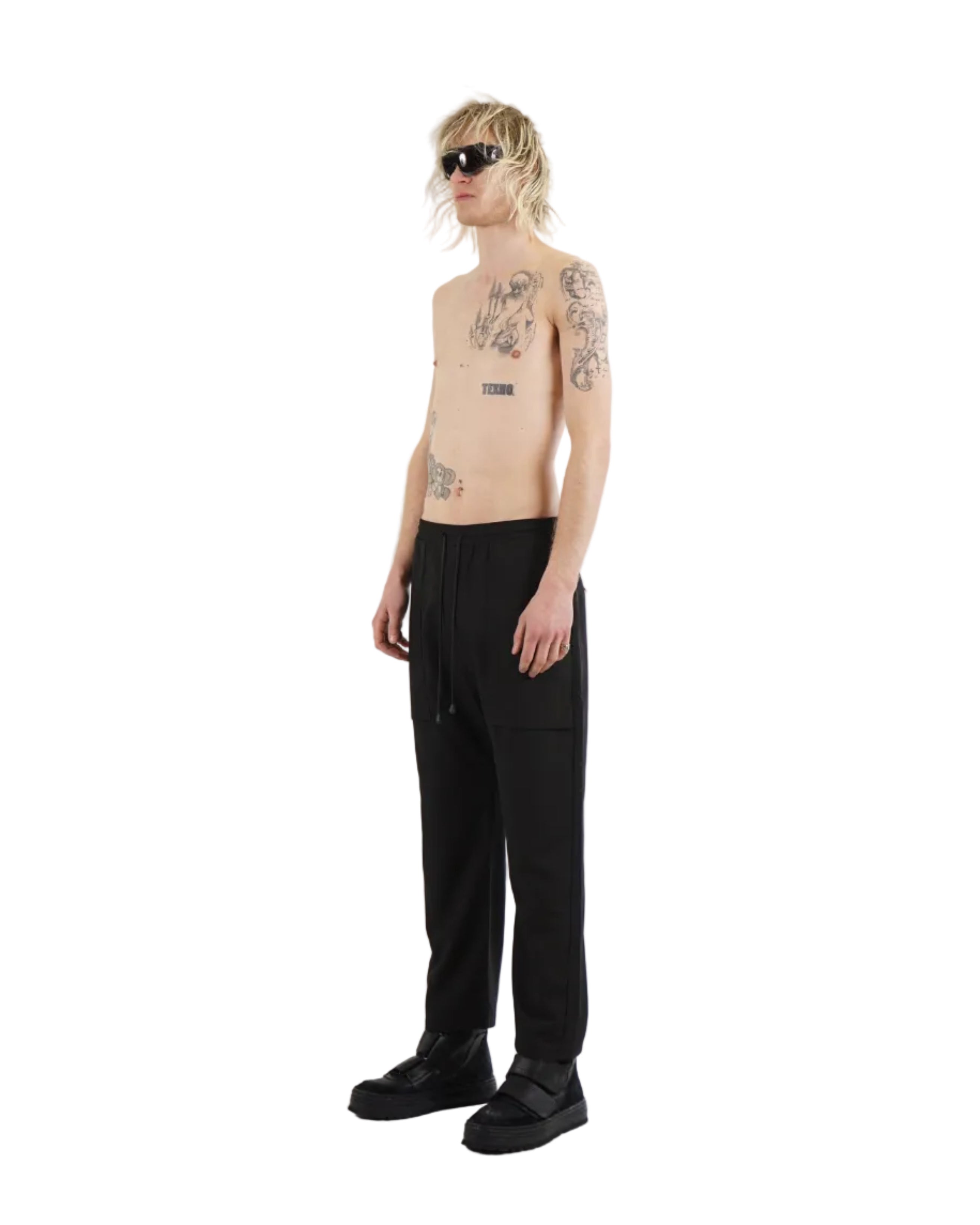 Front view of relaxed cargo trousers with tapered leg
