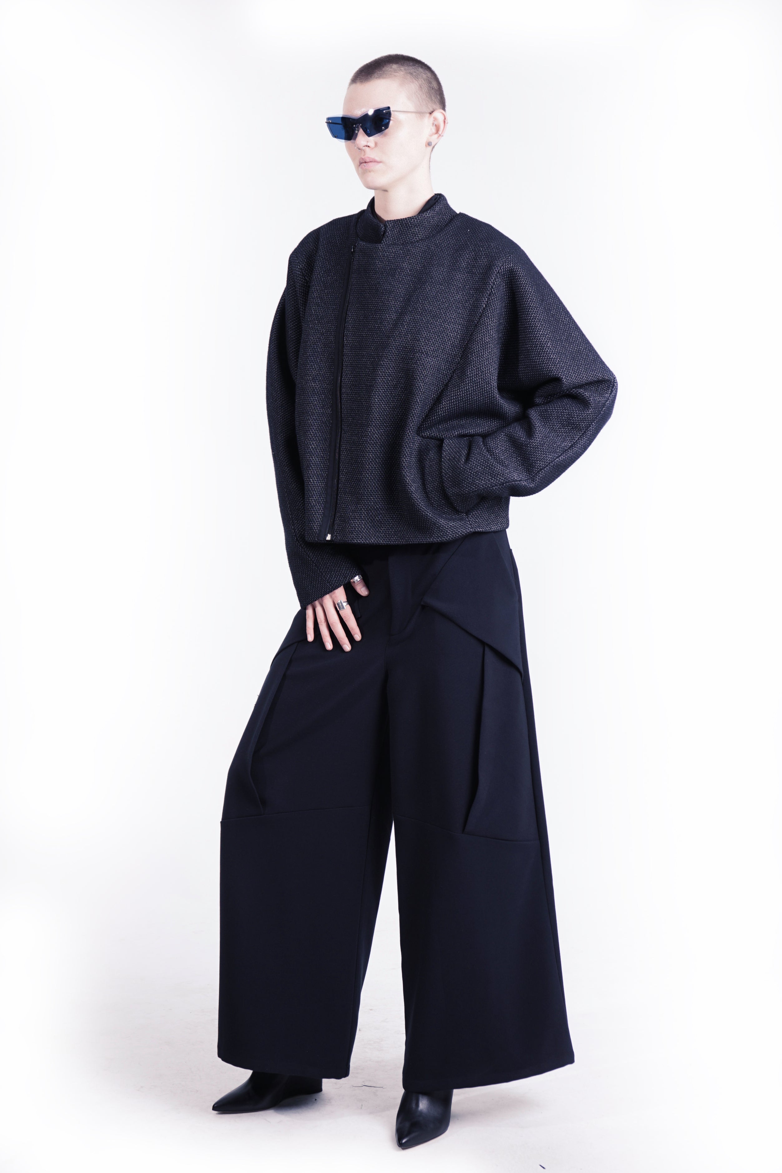 G77 Relaxed cropped blouson jacket with front zip closure— side view, Adddress Berlin