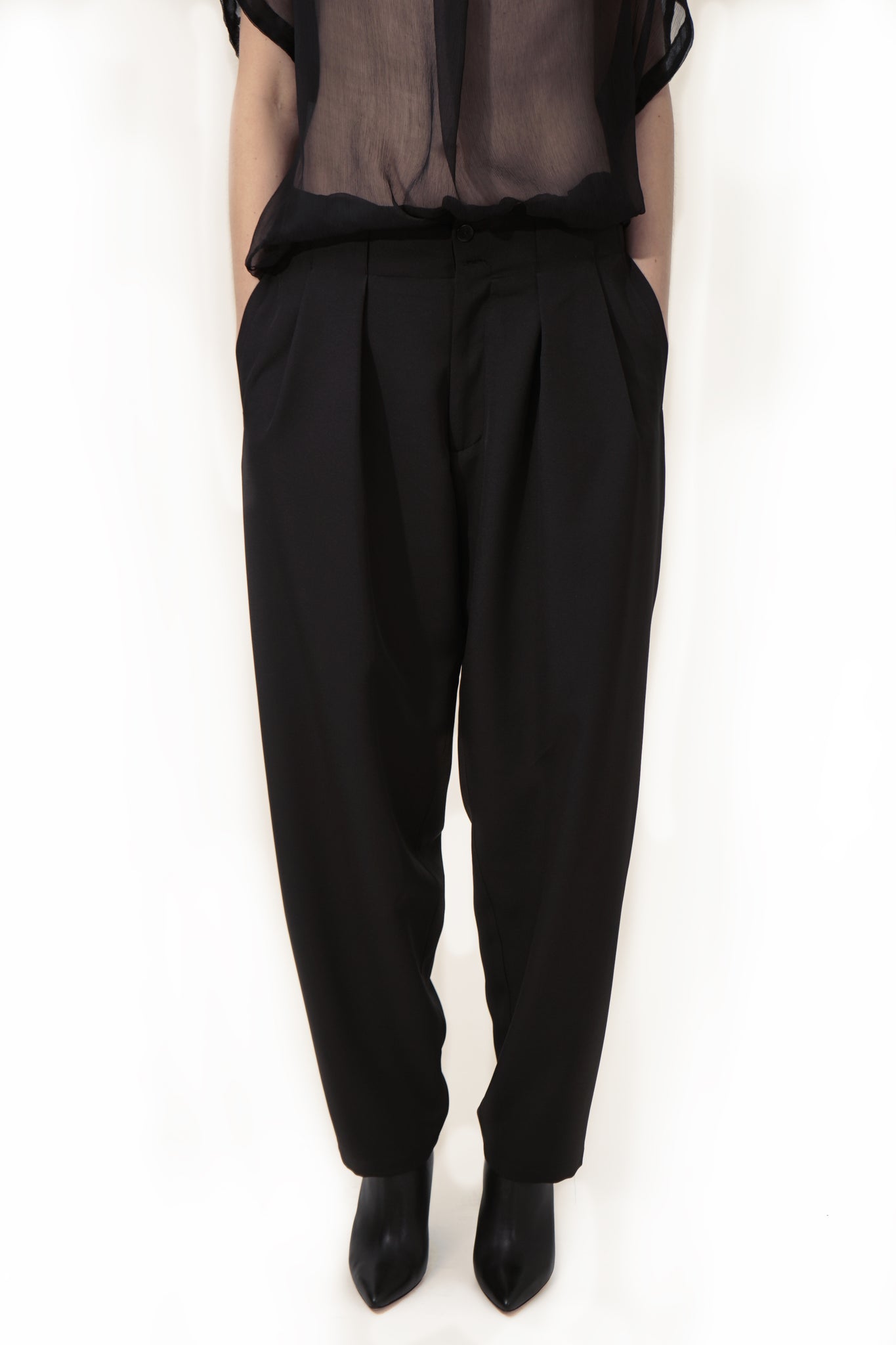 P171 - Highwaist Pleated Tapered Pants