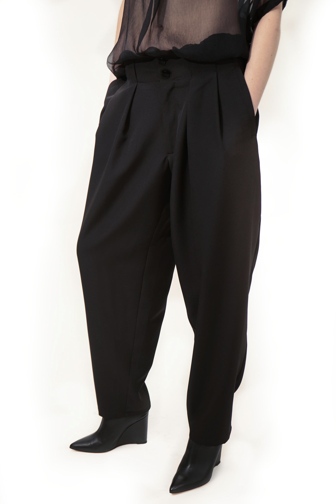 P171 - Highwaist Pleated Tapered Pants