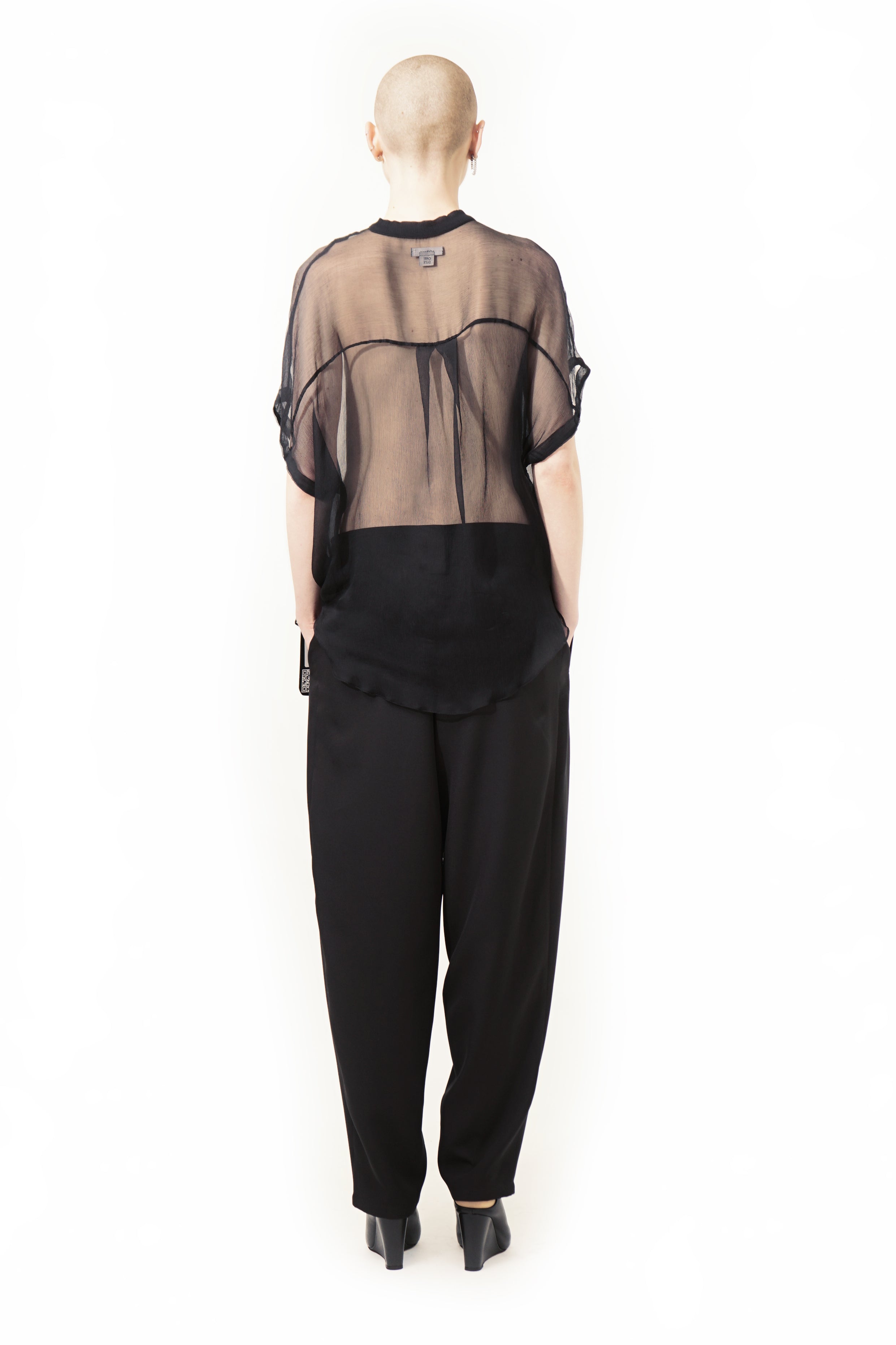 BR250 Blouse Round Hem Low Decolte