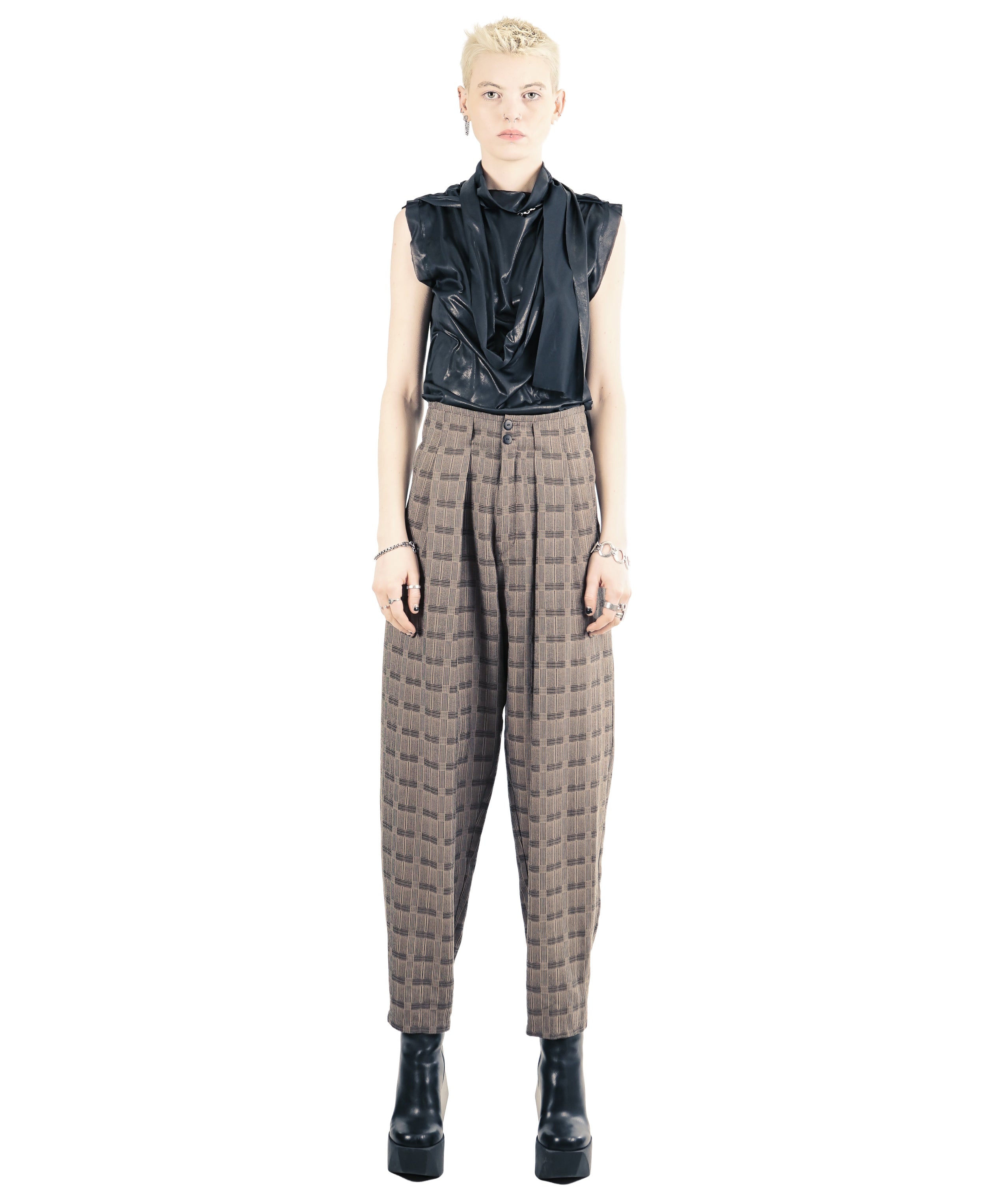 Front  view of Carrot fit  trousers with clean tapered  silhouette