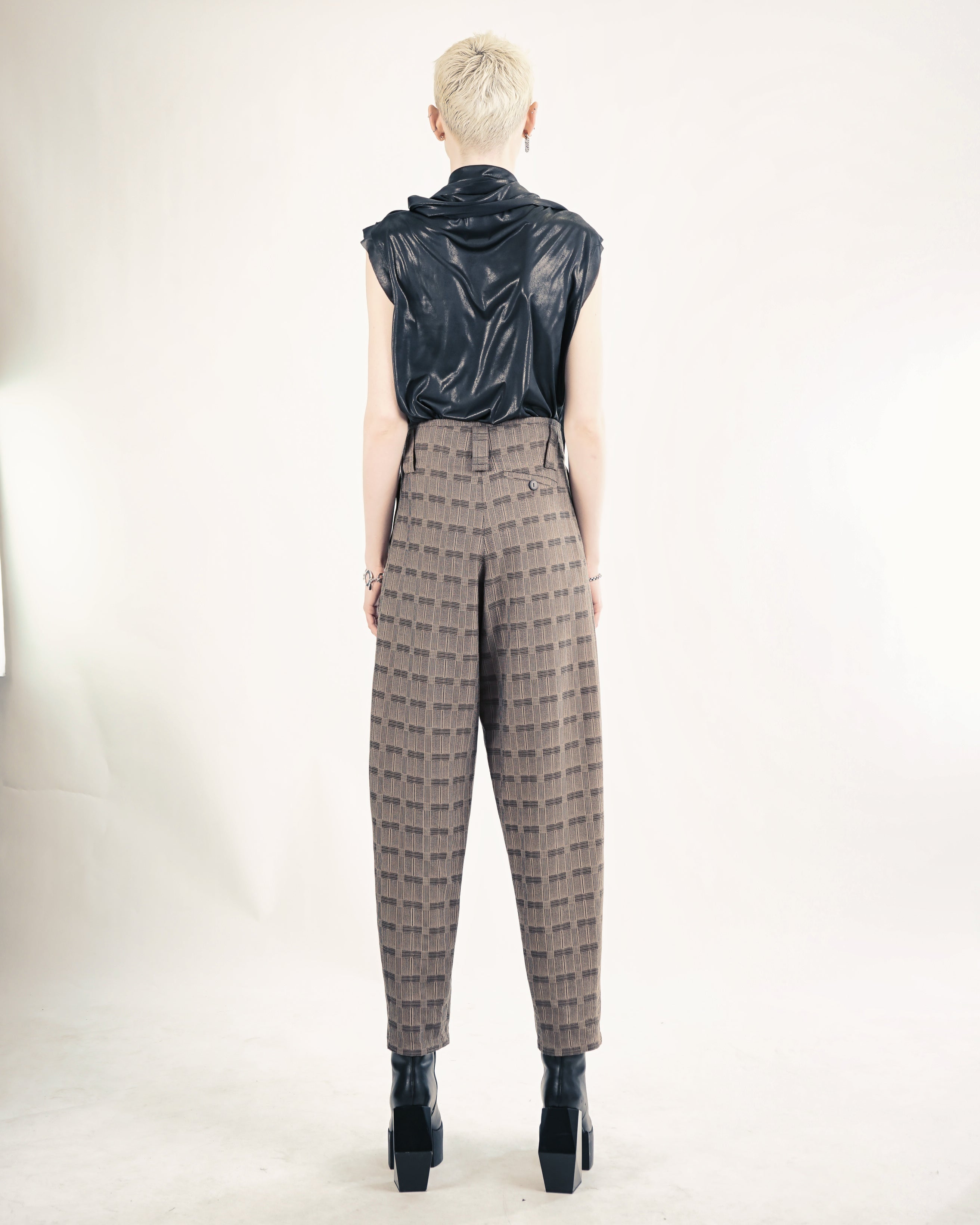 P171 Straight-Leg Trousers – Black | Adddress
