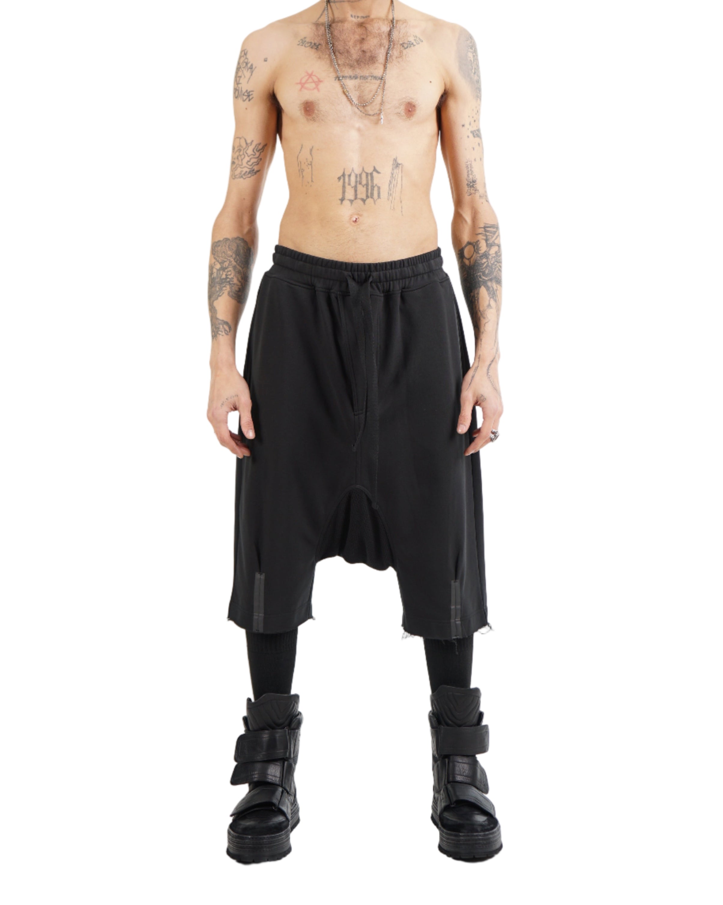 SAN263-1 SS24-0701 – Baggy Line Shorts – Black