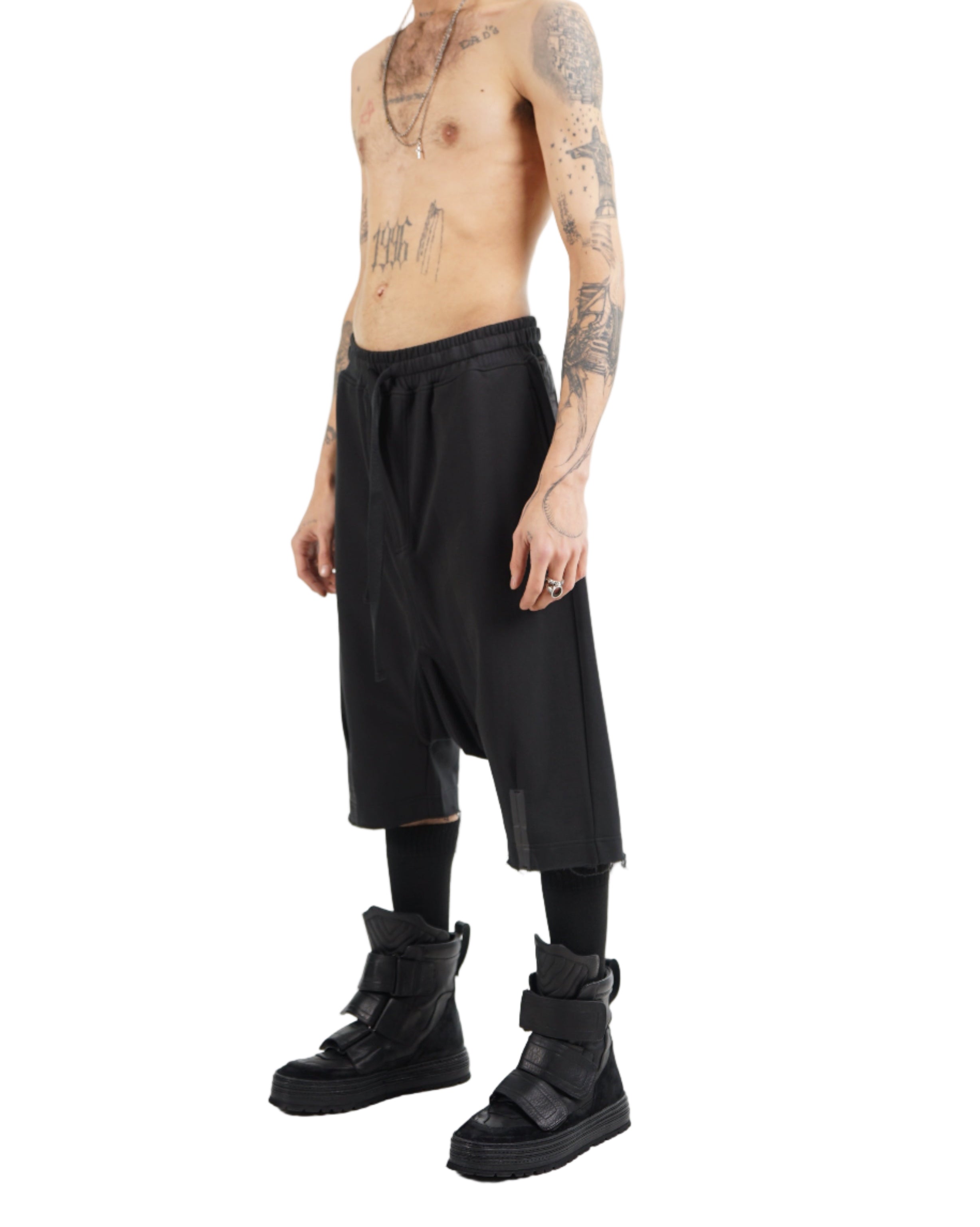 SAN263-1 SS24-0701 – Baggy Line Shorts – Black