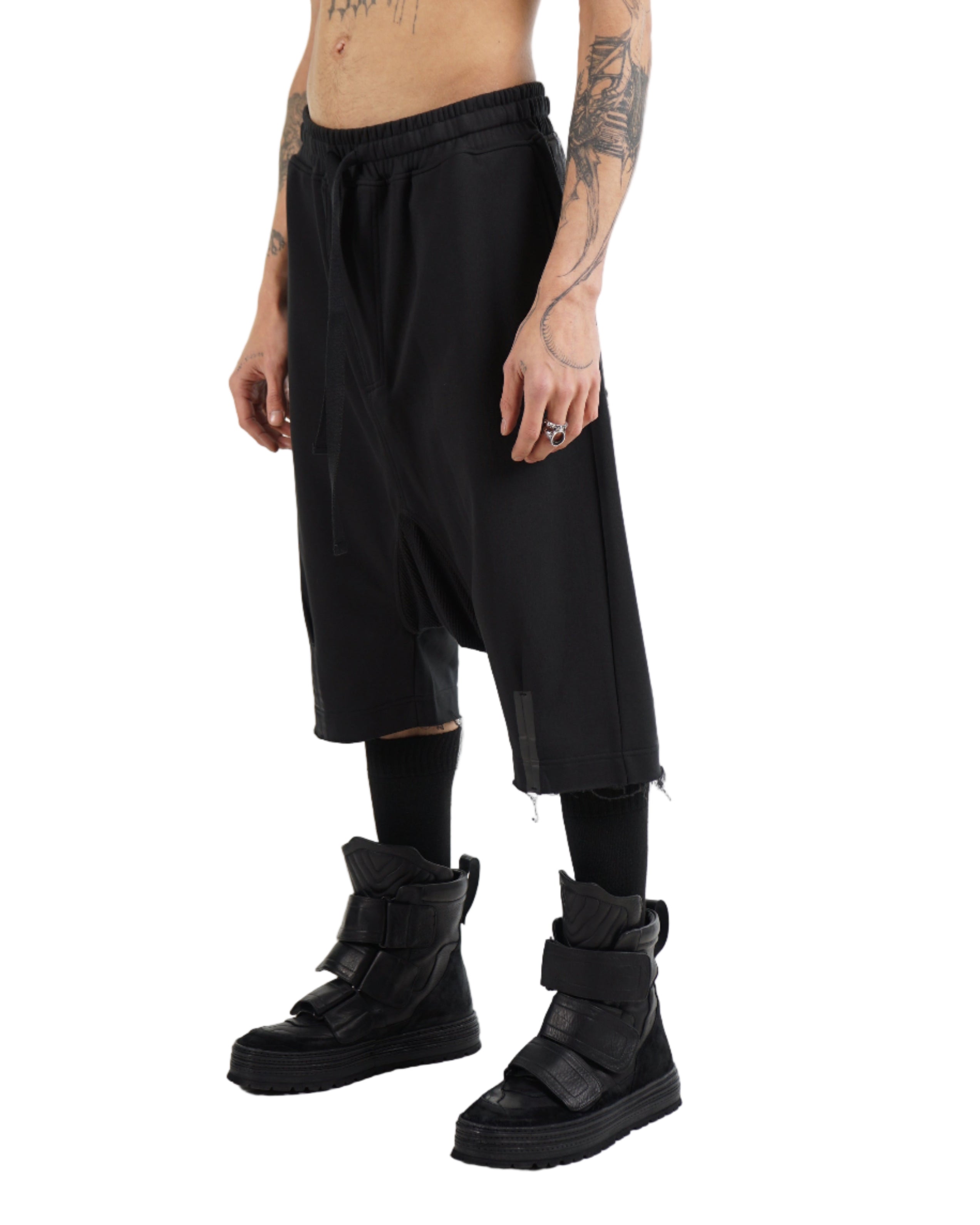 SAN263-1 SS24-0701 – Baggy Line Shorts – Black