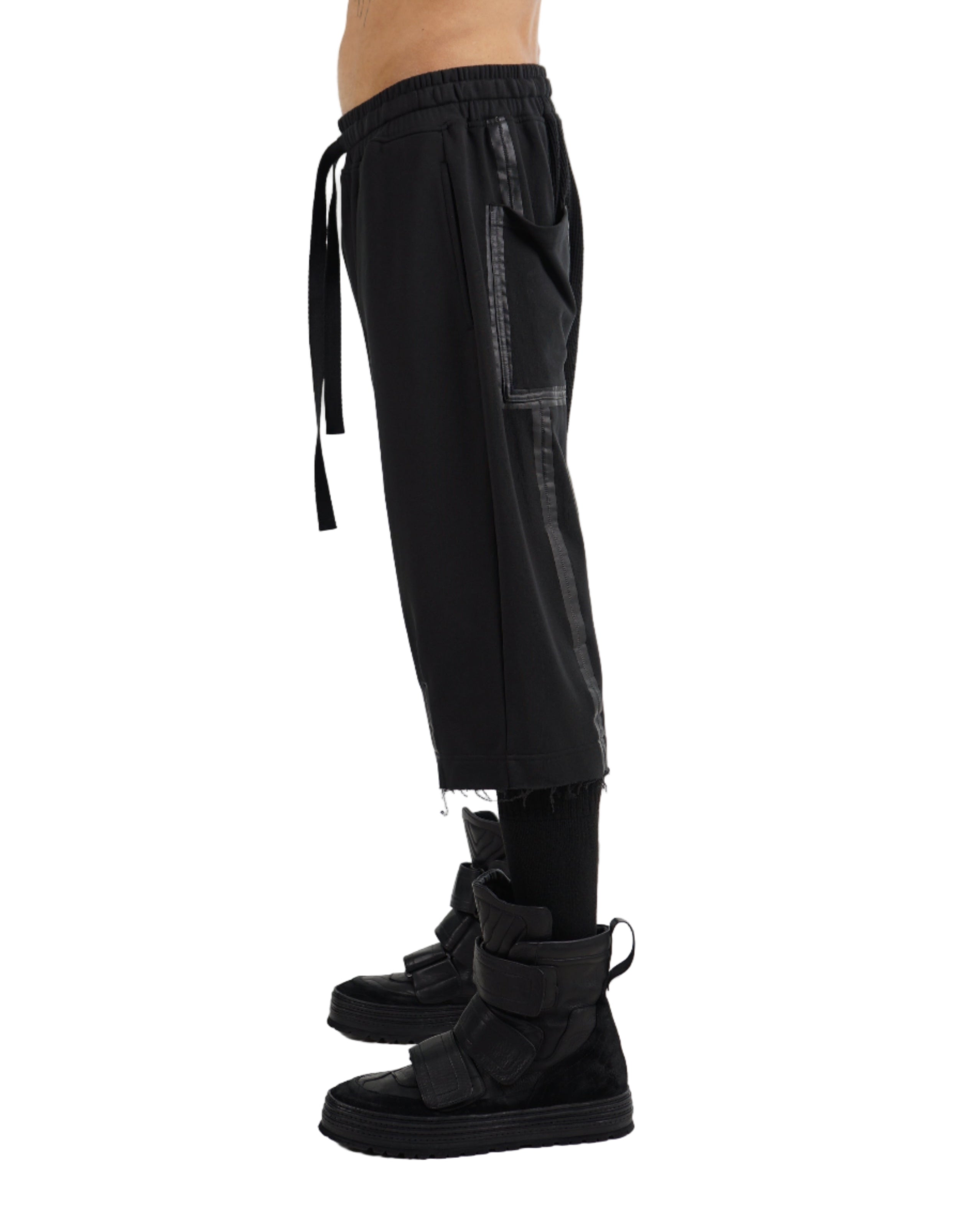 SAN263-1 SS24-0701 – Baggy Line Shorts – Black