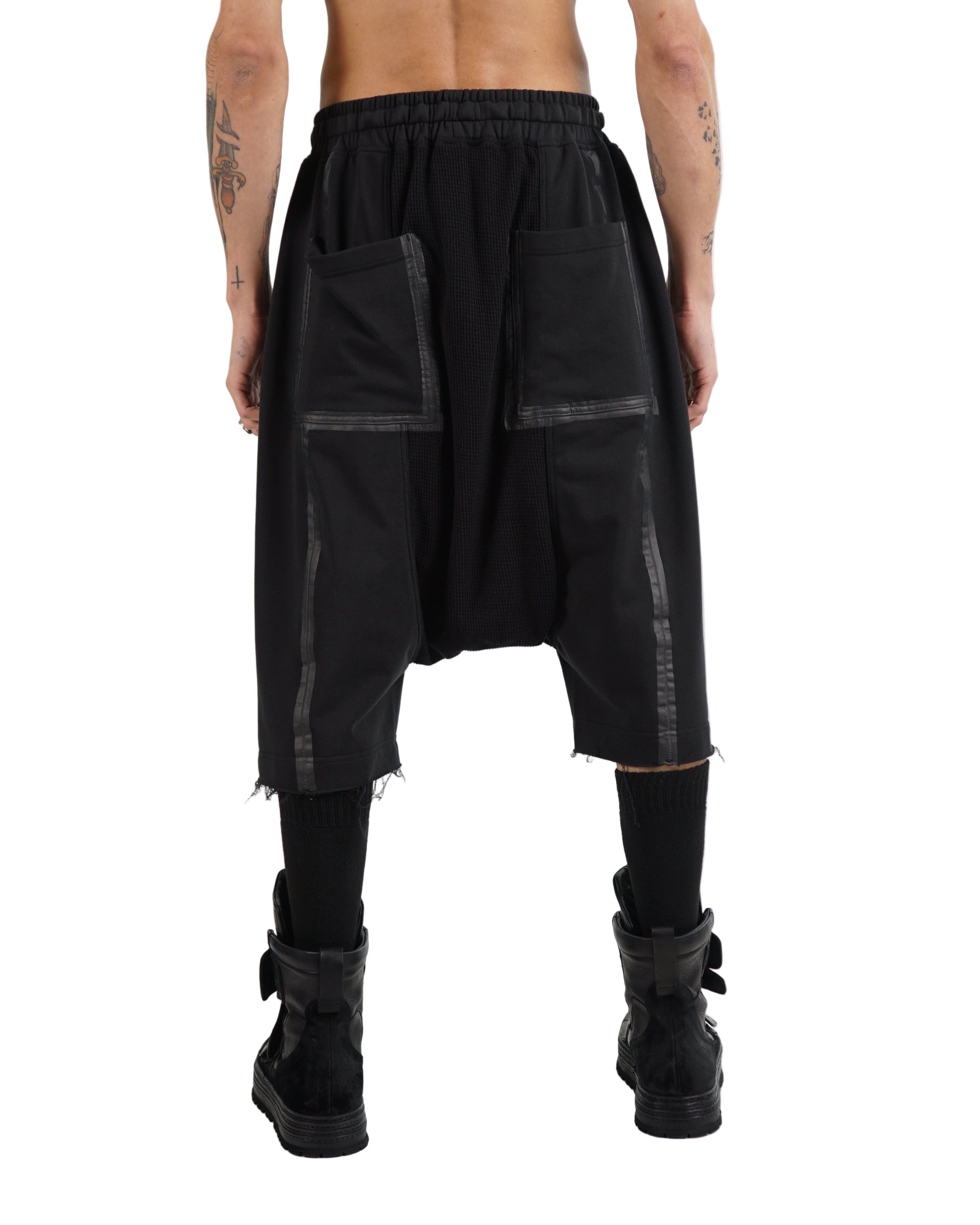 SAN263-1 SS24-0701 – Baggy Line Shorts – Black
