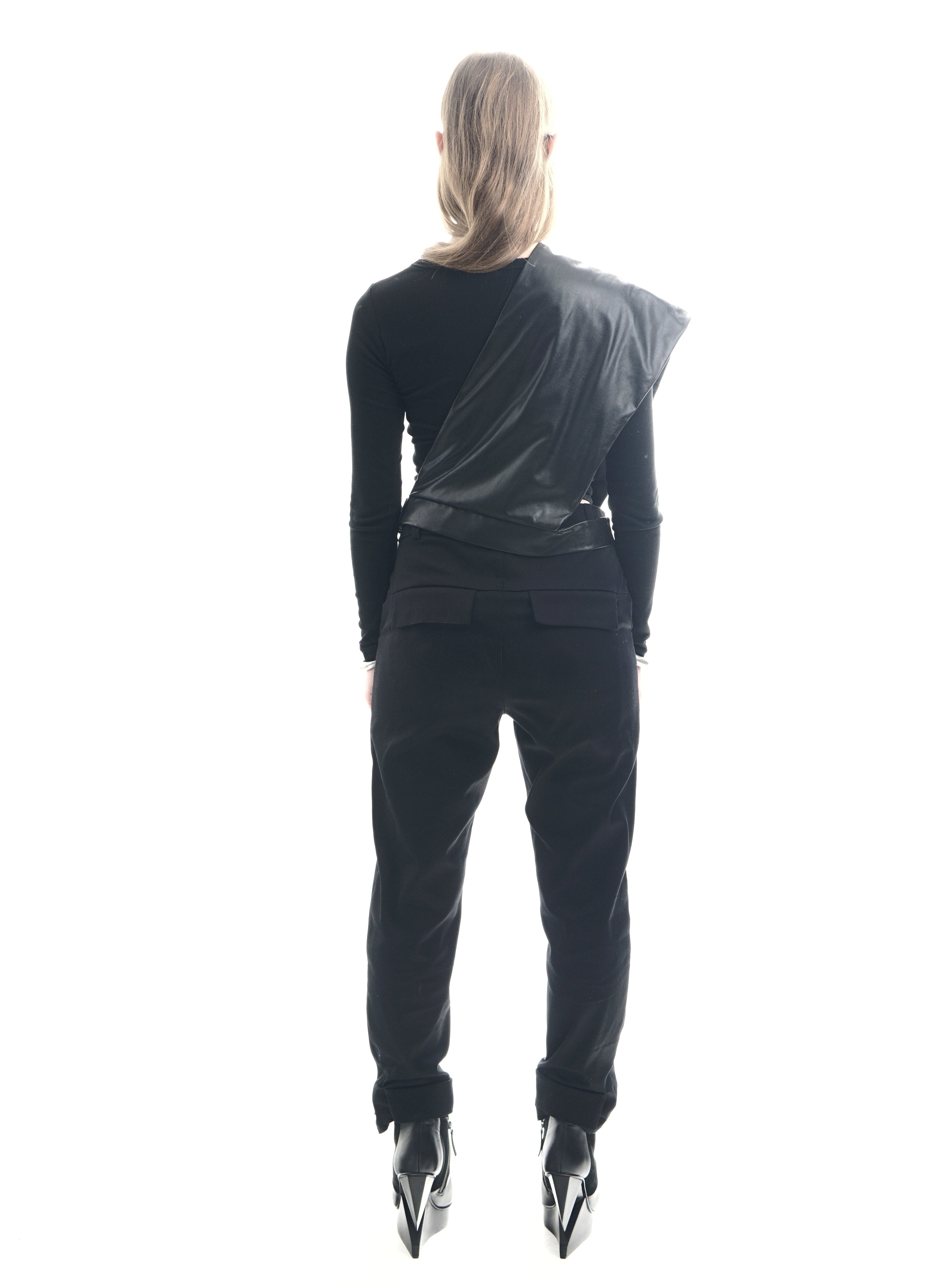 P162 - Tapered Leg Seam Detail Pants