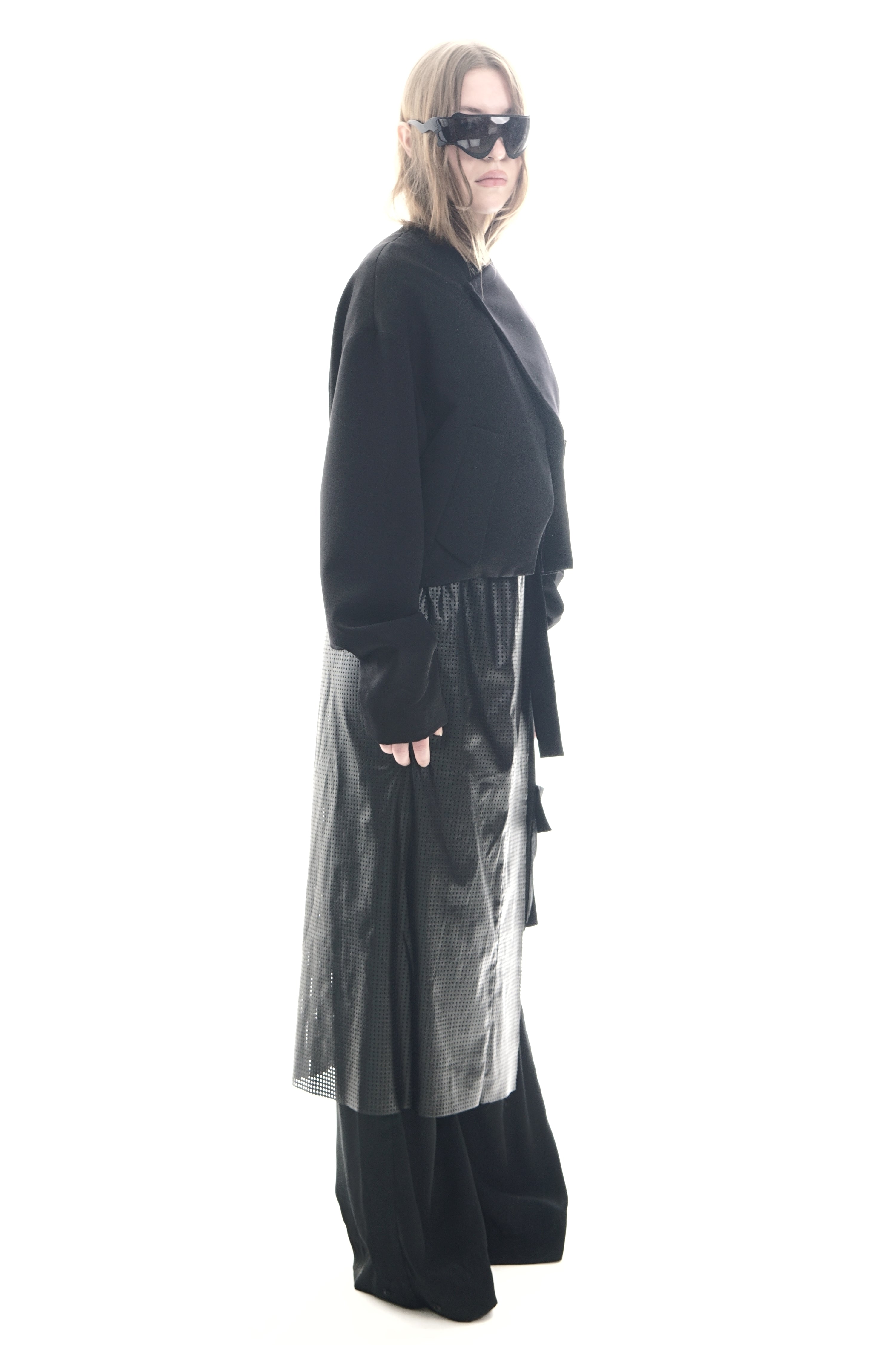 GT72 Cropped Minimalist Blazer – Black | Adddress