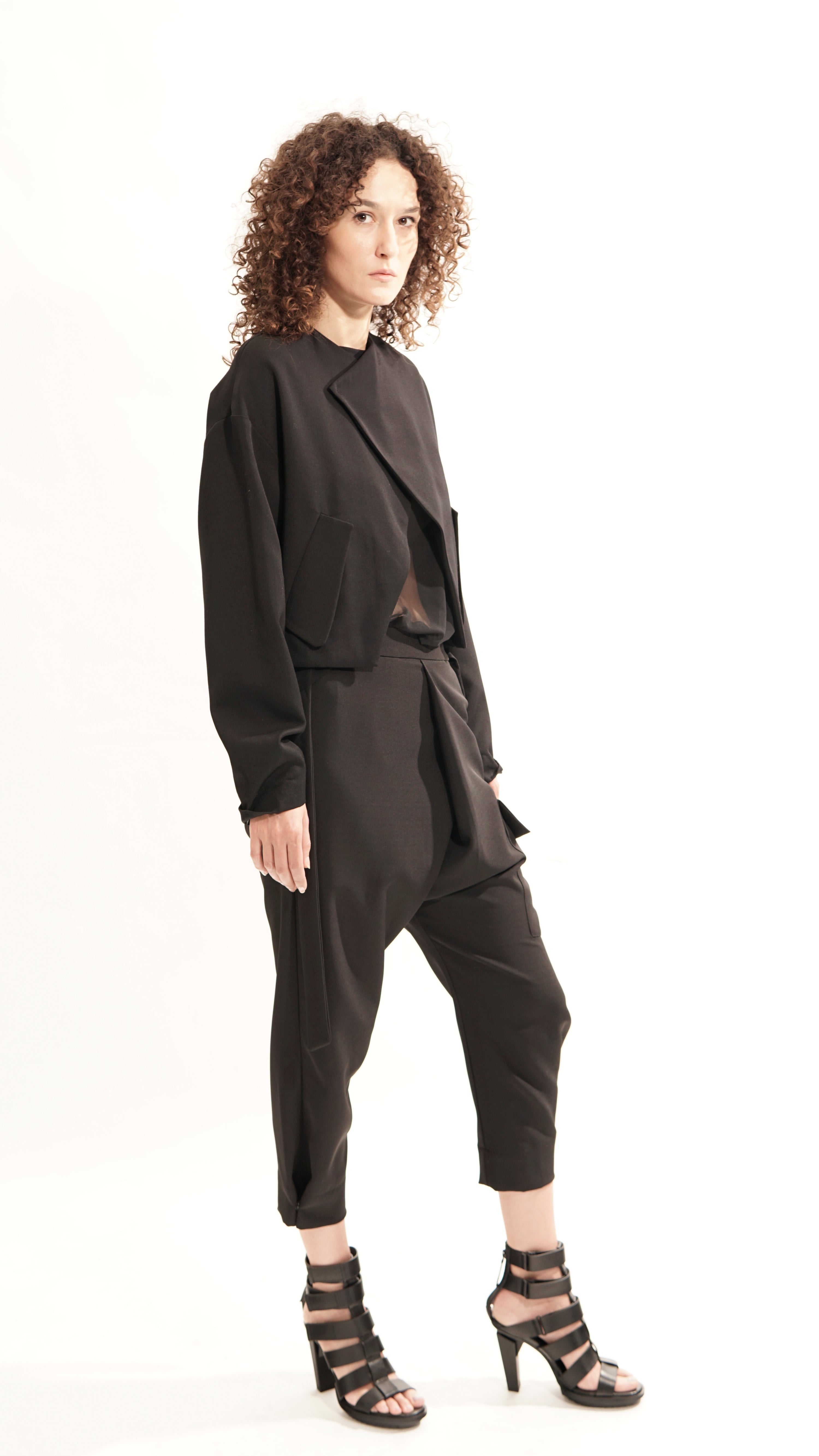 GT72 Cropped Minimalist Blazer – Black | Adddress