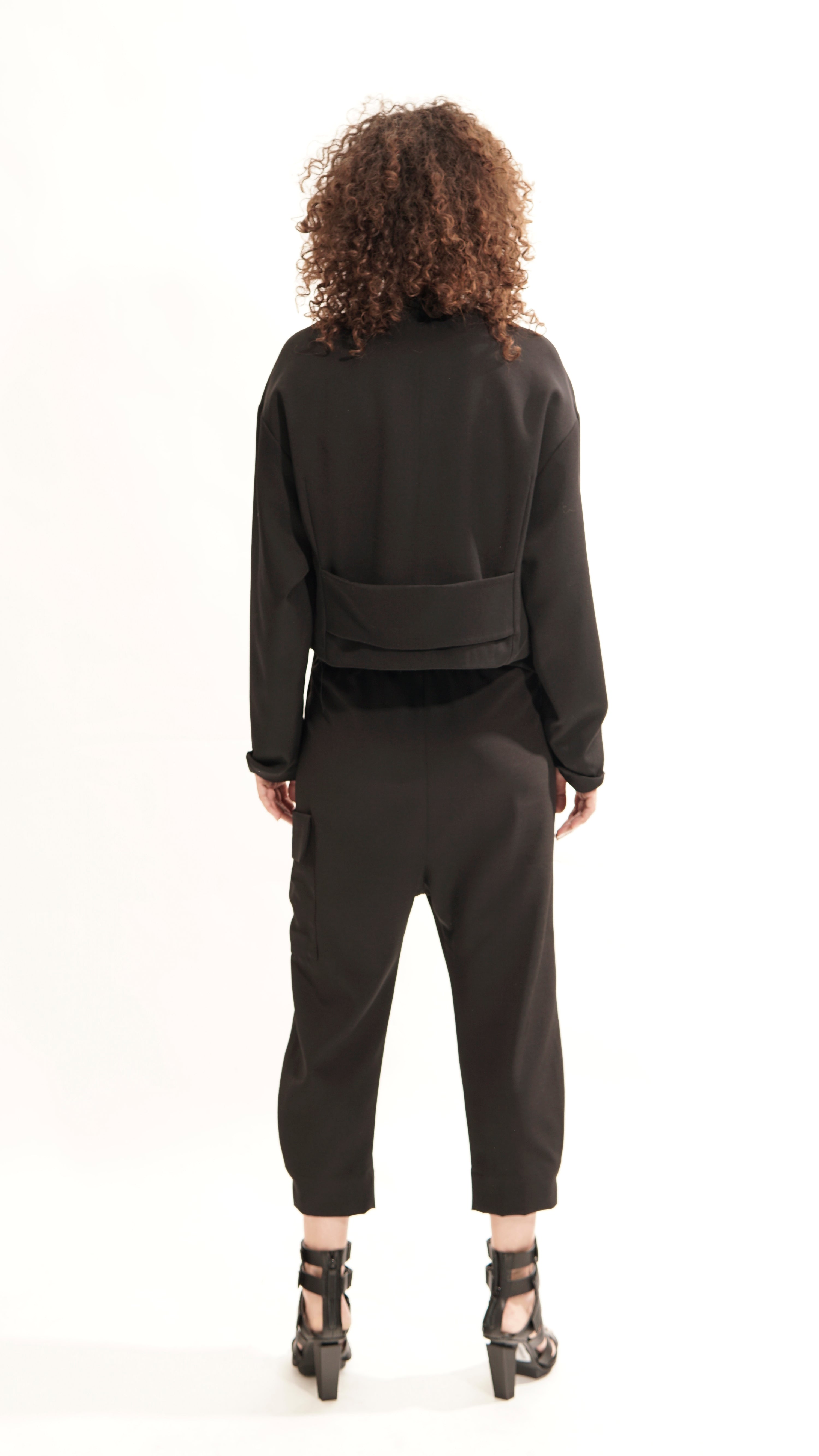 GT72 Cropped Minimalist Blazer – Black | Adddress